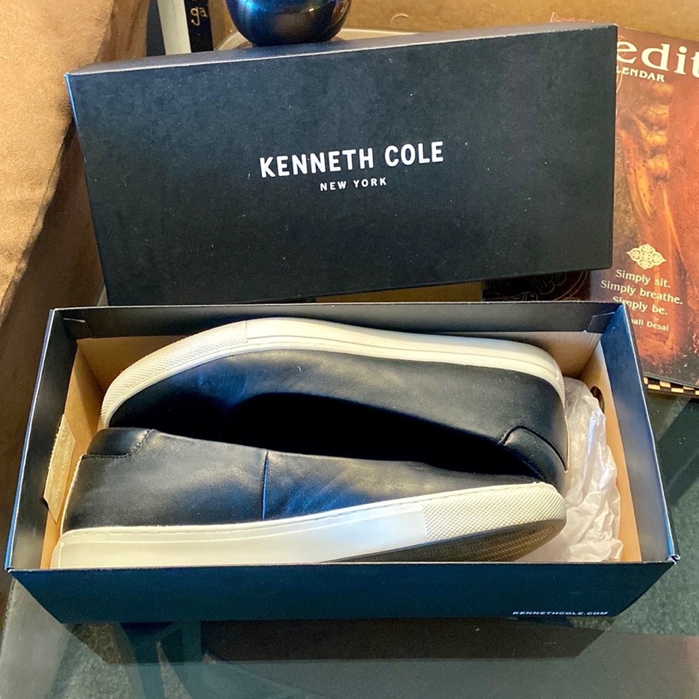 Kenneth Cole Flat - Picture 3 of 9